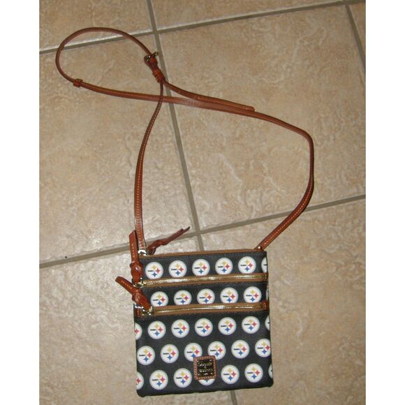 PITTSBURGH STEELERS Black Logo Small 8X8 Adjustable Strap Triple Zip Purse - Picture 1 of 8